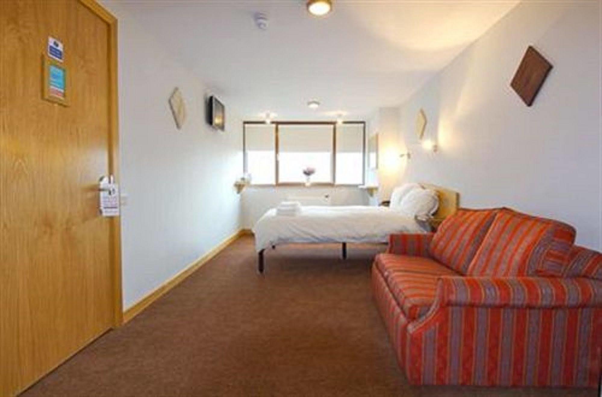 Rosemount Hotel Heathrow هاونسلو الغرفة الصورة